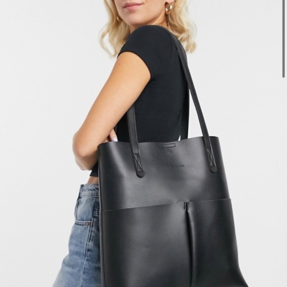 Black Tote Bag w/front pockets ✨